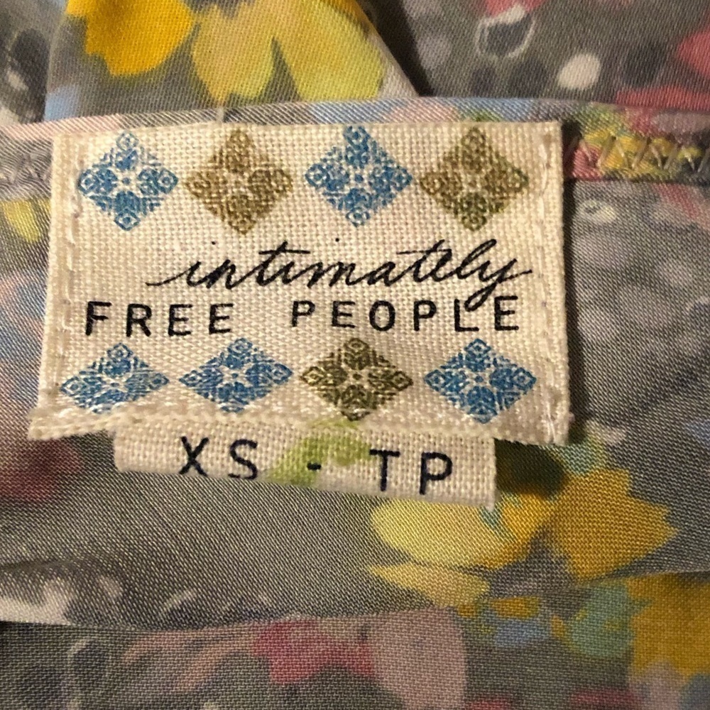 ⭐️ 3 For $15 Free People Intimately Satin Floral Blouse - Picture 5 of 6